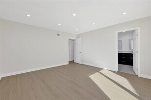 22540 Roscoe Blvd in Los Angeles, CA - Building Photo