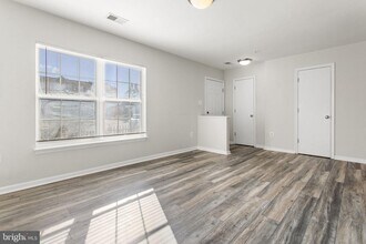 5089 Stapleton Terrace in Frederick, MD - Foto de edificio - Building Photo