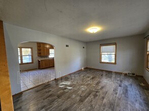 821 Cornwall Ave in Waterloo, IA - Building Photo - Building Photo