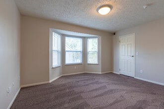 Pine Lane Estates in Lansing, MI - Foto de edificio - Interior Photo
