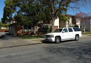 1235 Cortez Dr in Sunnyvale, CA - Building Photo - Building Photo