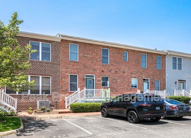 property at 711 S Laurel St