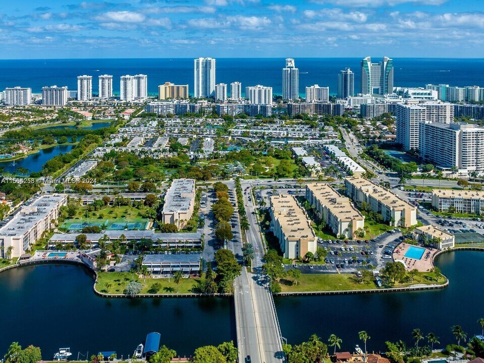 2000 Atlantic Shores Blvd, Unit 310 in Hallandale Beach, FL - Building Photo