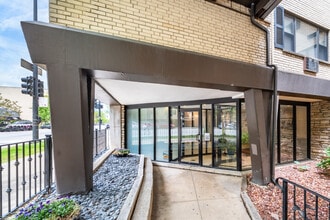 Sheridan Terrace - 6725 N Sheridan Rd in Chicago, IL - Building Photo - Building Photo