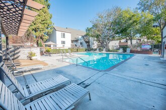 1369 Caminito Gabaldon, Unit C in San Diego, CA - Building Photo - Building Photo