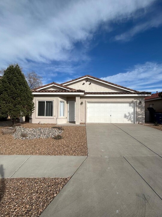 7604 Calle Comodo NE in Albuquerque, NM - Building Photo