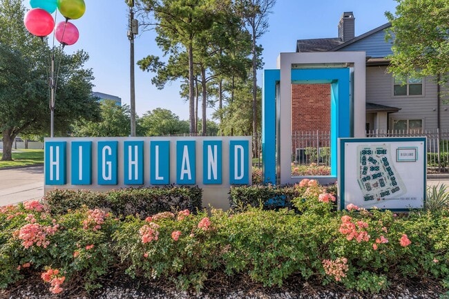 Highland Apartments in Houston, TX - Building Photo - Building Photo