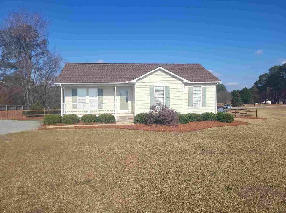 700 Woodall Dairy Rd in Benson, NC - Building Photo