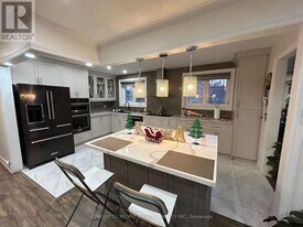 2 Ironwood Rd in Toronto, ON - Building Photo