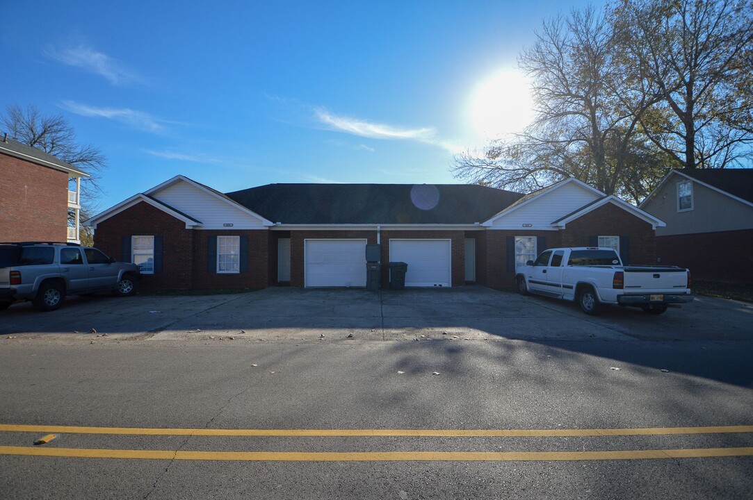 200-202 Kirkcauldy in Starkville, MS - Building Photo