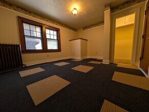 121 W Comanche Ave in Shabbona, IL - Foto de edificio - Building Photo