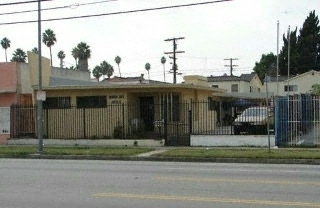 8115 S Figueroa St in Los Angeles, CA - Building Photo