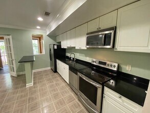 1246 Queen St NE, Unit 3 in Washington, DC - Foto de edificio - Building Photo