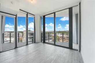 2831 S Bayshore Dr, Unit 908 in Miami, FL - Building Photo - Building Photo