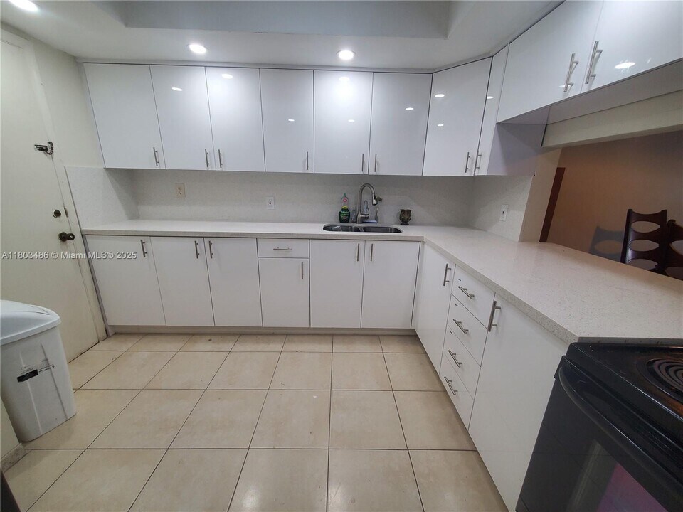 16701 NE 14th Ave in Miami, FL - Building Photo