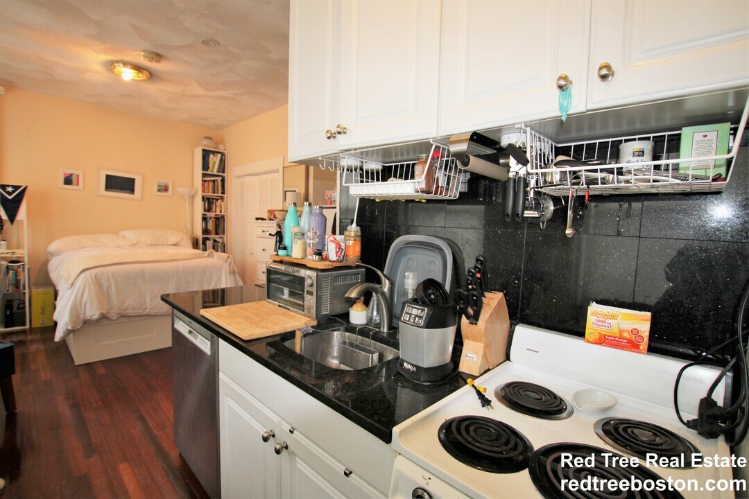 108 Myrtle St, Unit 10 in Boston, MA - Foto de edificio