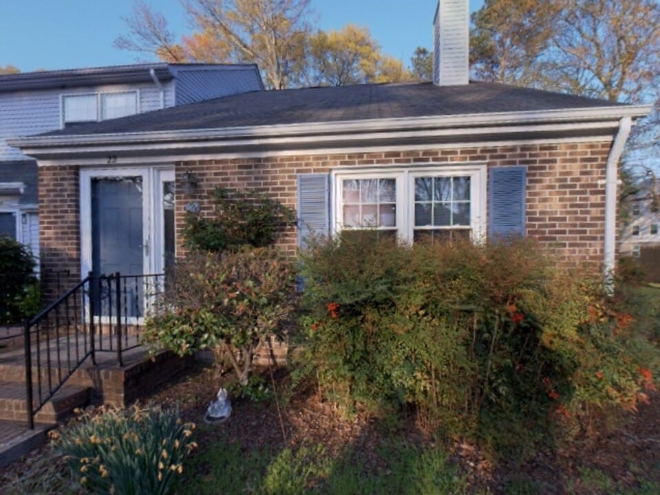 22 Lighthouse Way in Newport News, VA - Building Photo