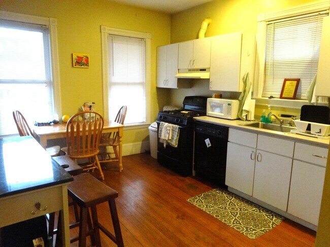699 E 7th St, Unit 1 in Boston, MA - Building Photo - Building Photo