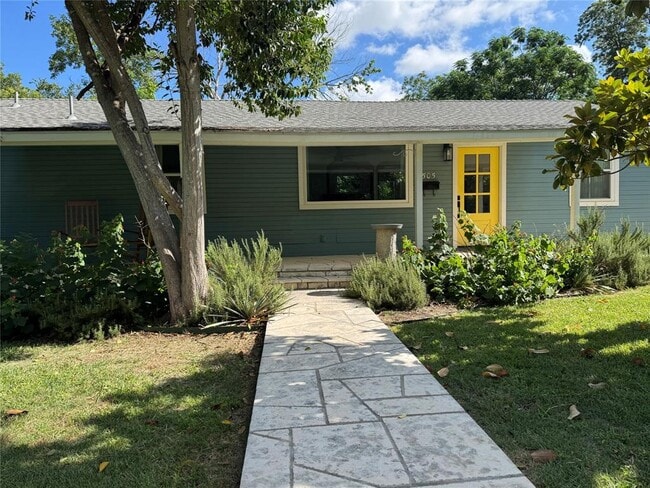 505 E 4th St in Georgetown, TX - Foto de edificio - Building Photo