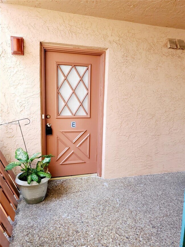 8913 NW 28th Dr in Coral Springs, FL - Building Photo - Building Photo