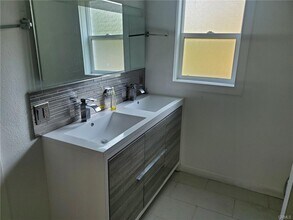 23041 Erwin St in Los Angeles, CA - Building Photo - Building Photo