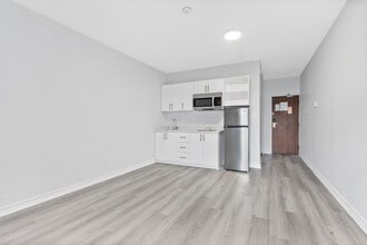 2360 Princess St in Kingston, ON - Building Photo - Building Photo