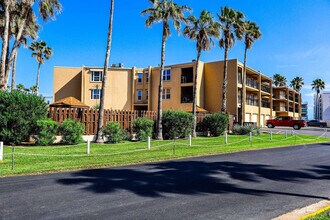 115 E Coronado Dr in South Padre Island, TX - Building Photo - Building Photo