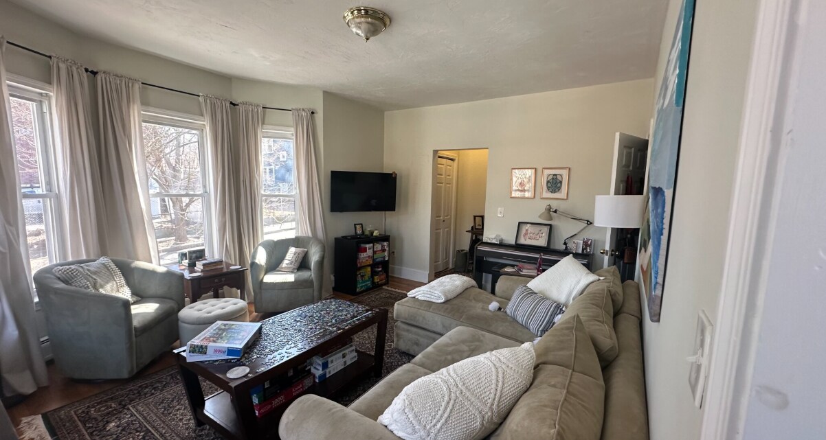 35 Bond St, Unit 1R in Somerville, MA - Foto de edificio