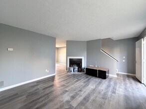 955 Cross Country Dr in Columbus, OH - Building Photo - Building Photo