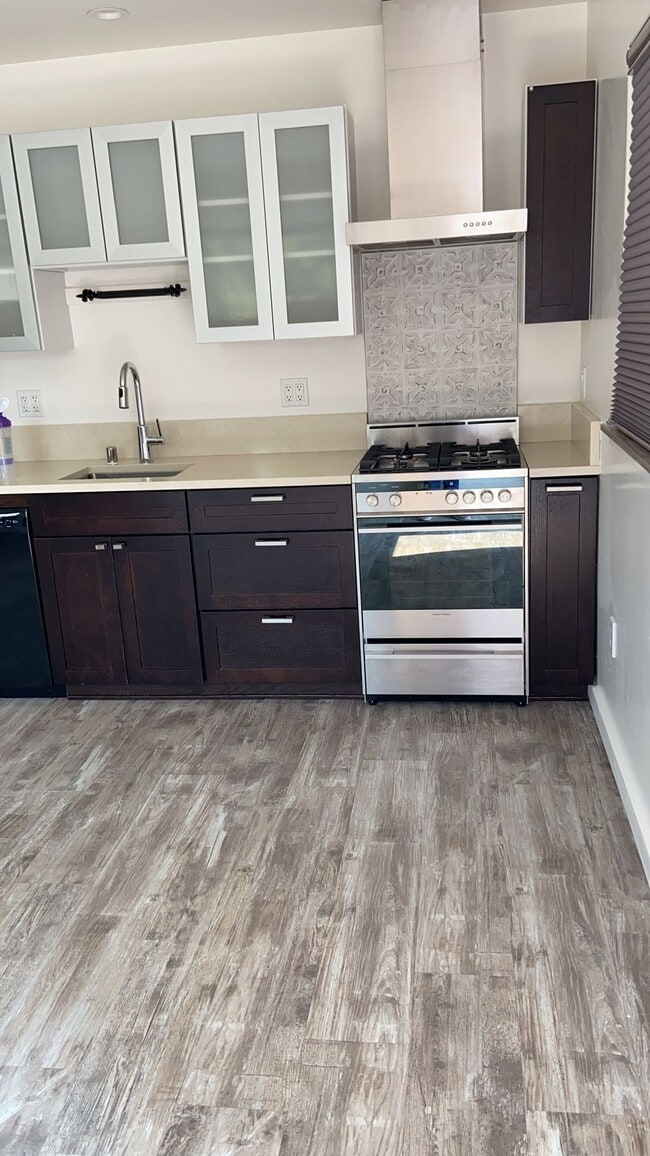 5913 Amend Rd, Unit Studio in Richmond, CA - Building Photo - Building Photo