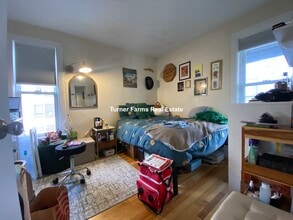 11 Leverett St, Unit 3 in Brookline, MA - Building Photo - Building Photo