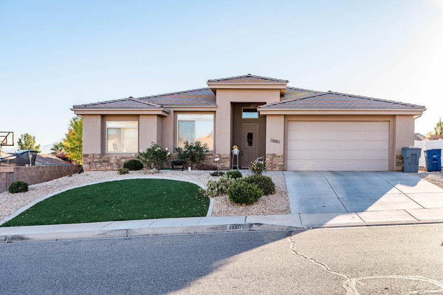 2880 E 380 N in Saint George, UT - Building Photo