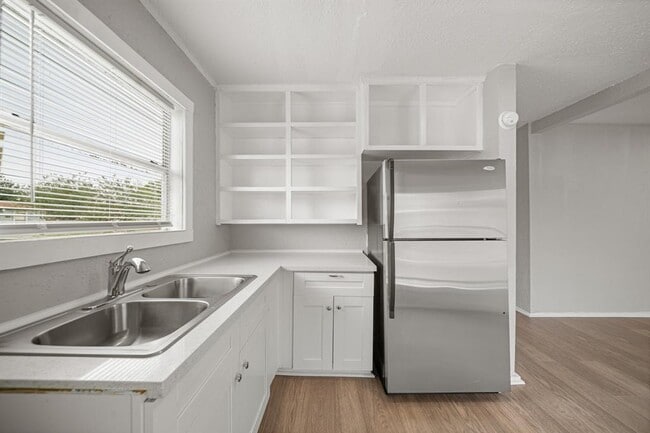 property at 1723 W 5th St