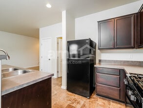 326 York St in Woodland, WA - Building Photo - Building Photo