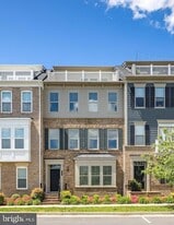 1705 Cottonwood Grove Rd in Dumfries, VA - Building Photo