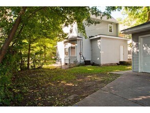 1689 Marshall Ave in St. Paul, MN - Building Photo - Building Photo