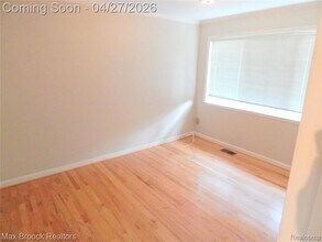 116 E Hickory Grove Rd in Bloomfield Hills, MI - Building Photo - Building Photo