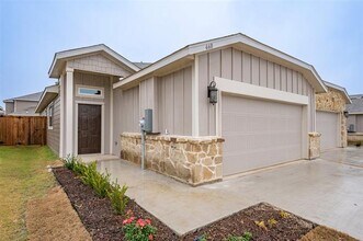 660 Wheatfield Dr in Venus, TX - Building Photo - Building Photo