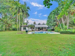 5705 SW 60th Ave in South Miami, FL - Building Photo - Building Photo