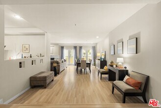 12011 Goshen Ave in Los Angeles, CA - Building Photo - Building Photo