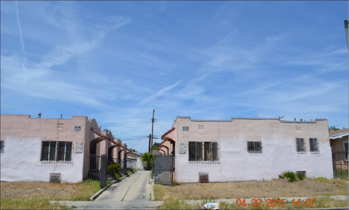 945 W 62nd Pl in Los Angeles, CA - Building Photo