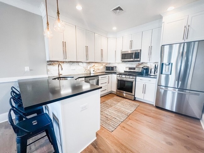 69 Falcon St in Boston, MA - Building Photo - Building Photo