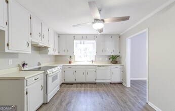 25 Elberta Dr in Newnan, GA - Building Photo - Building Photo