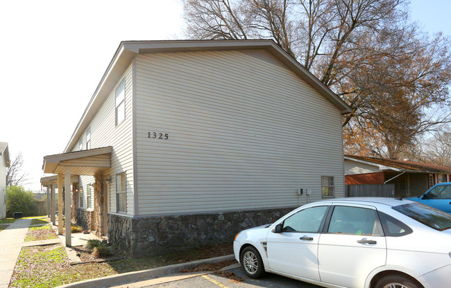 Salters Apartments in Conway, AR - Building Photo - Building Photo