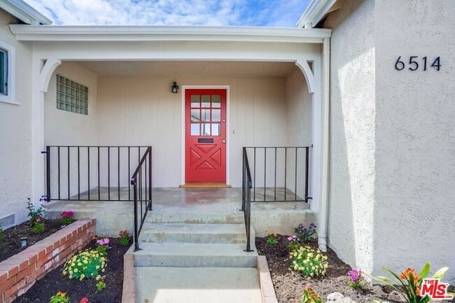 6514 Hedding St in Los Angeles, CA - Building Photo - Building Photo