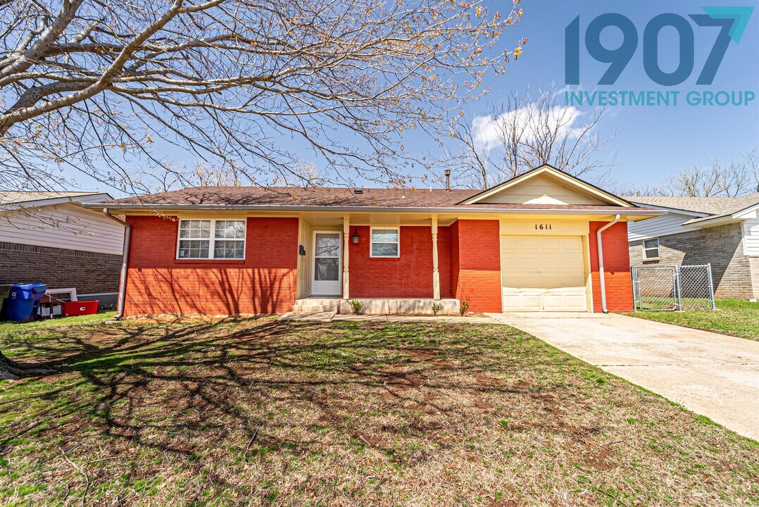 1611 Pinewood Dr in Norman, OK - Building Photo