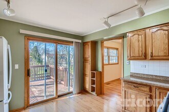 1045 Brush Hill Ln in Lake Zurich, IL - Foto de edificio - Building Photo