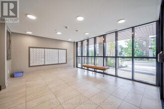 135 Canon Jackson Dr in Toronto, ON - Building Photo - Building Photo