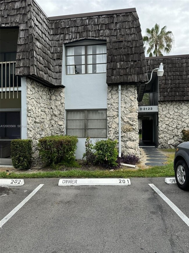 3123 Oakland Shores Dr in Oakland Park, FL - Building Photo - Building Photo