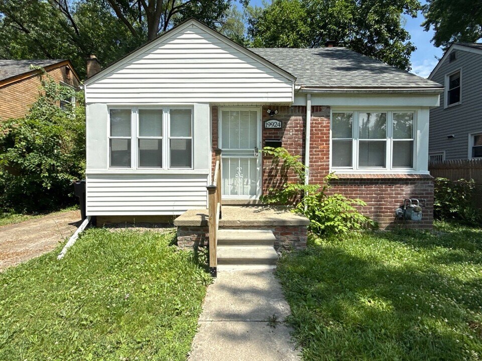 19924 Oakfield Ave in Detroit, MI - Foto de edificio